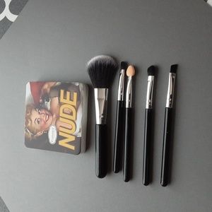 Eyeshadow Palette & Brushes